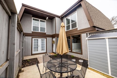 Photo of 5437 Worthington Forest Place E, Columbus, OH 43229 (MLS # 226010891)