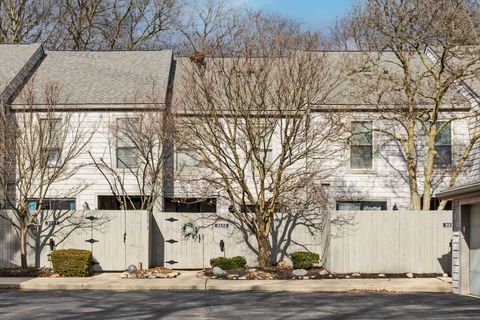 Photo of 3172 Walden Ravines, Columbus, OH 43221 (MLS # 226005296)