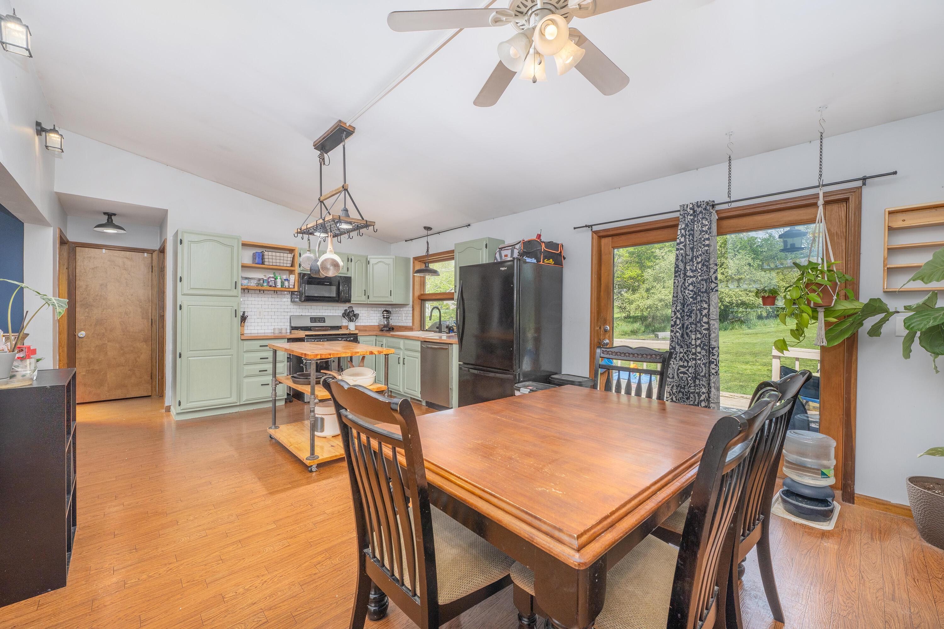 116 Heatherwood Drive, Howard, Ohio image 6