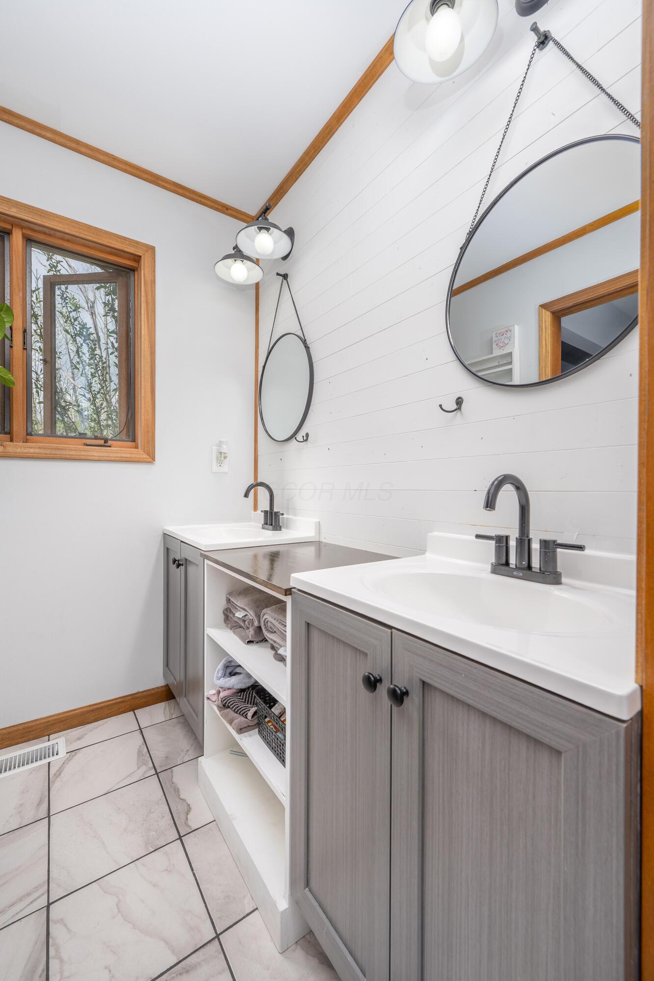 116 Heatherwood Drive, Howard, Ohio image 12