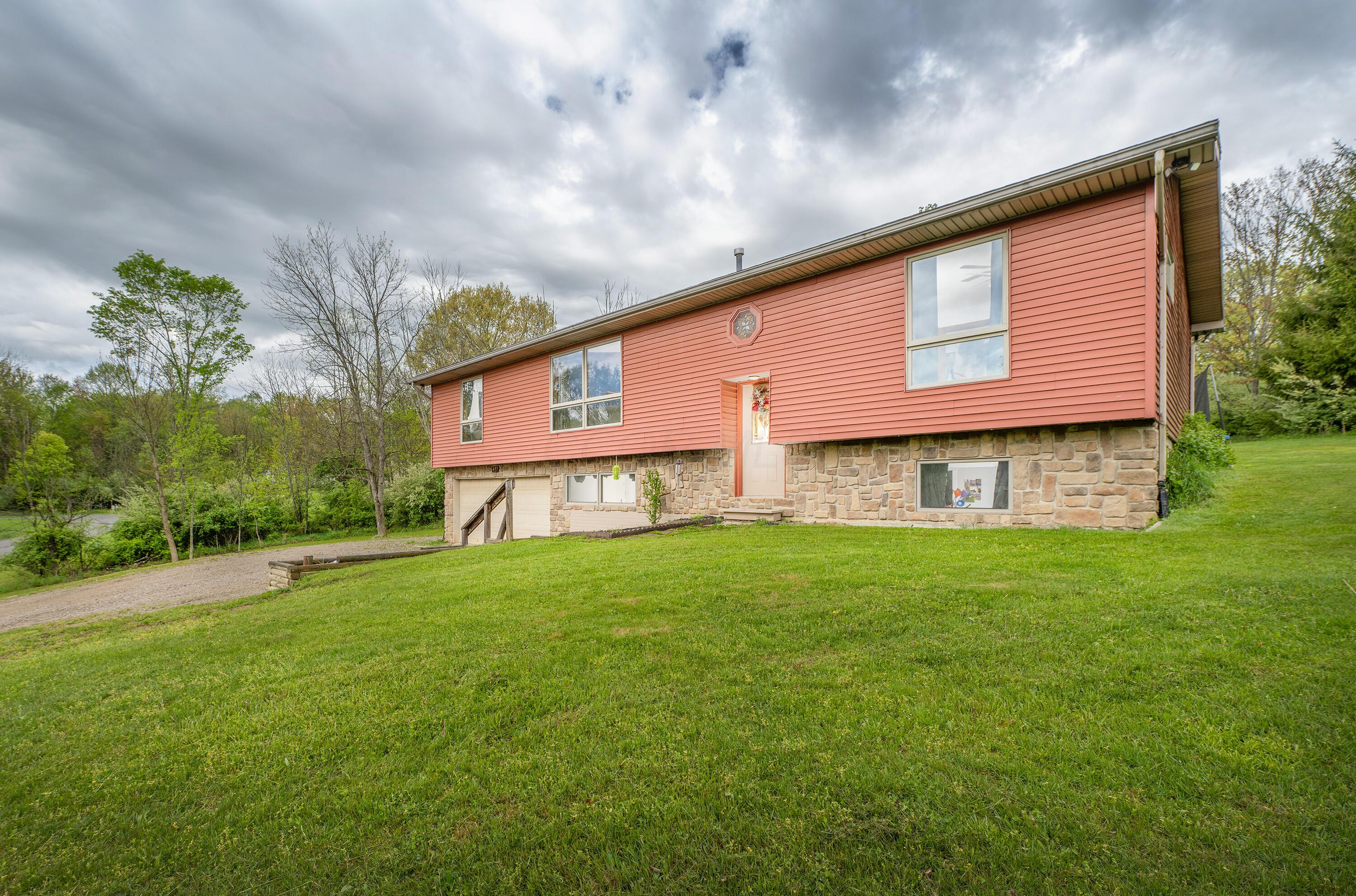 116 Heatherwood Drive, Howard, Ohio image 1