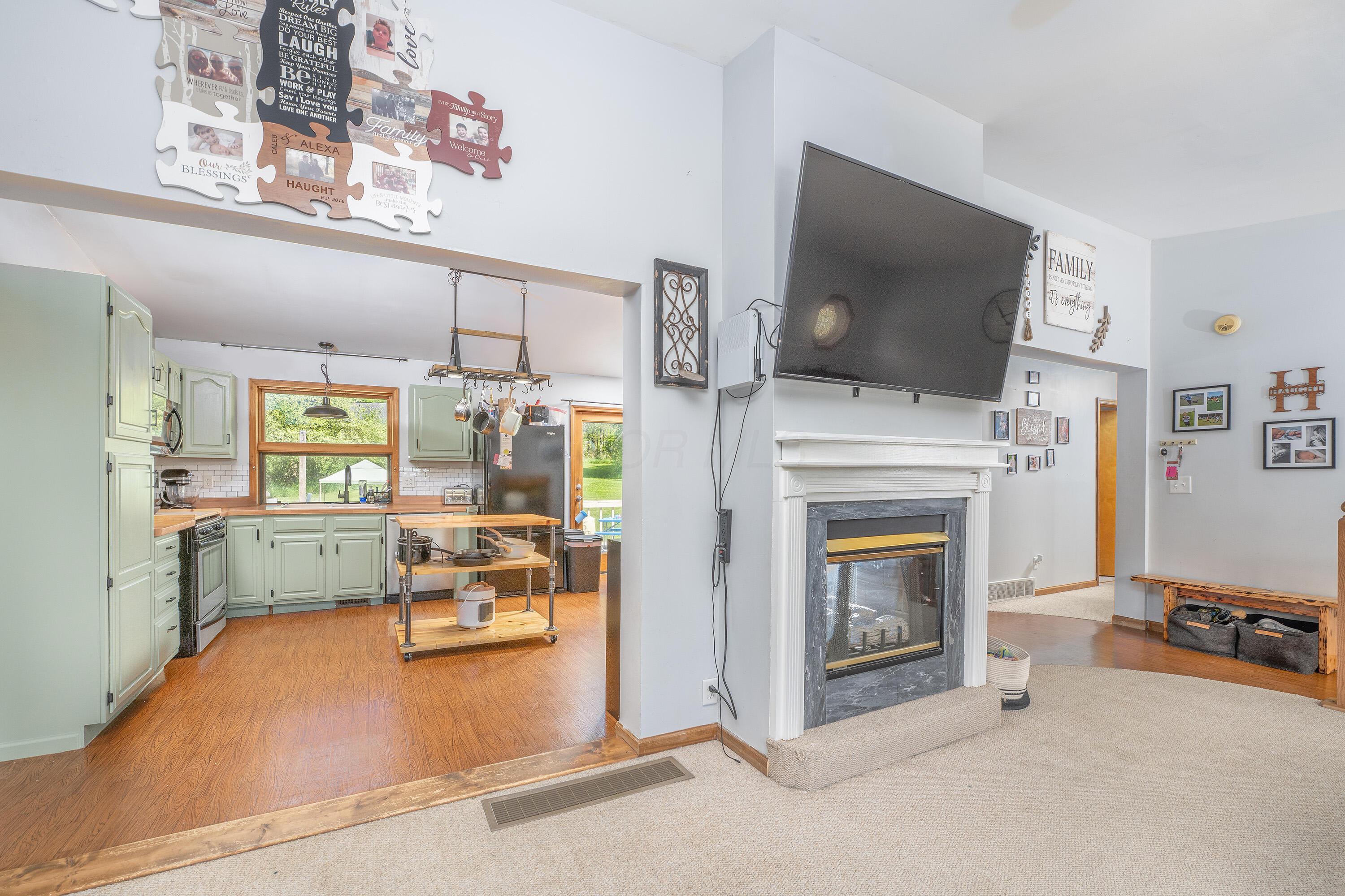 116 Heatherwood Drive, Howard, Ohio image 5