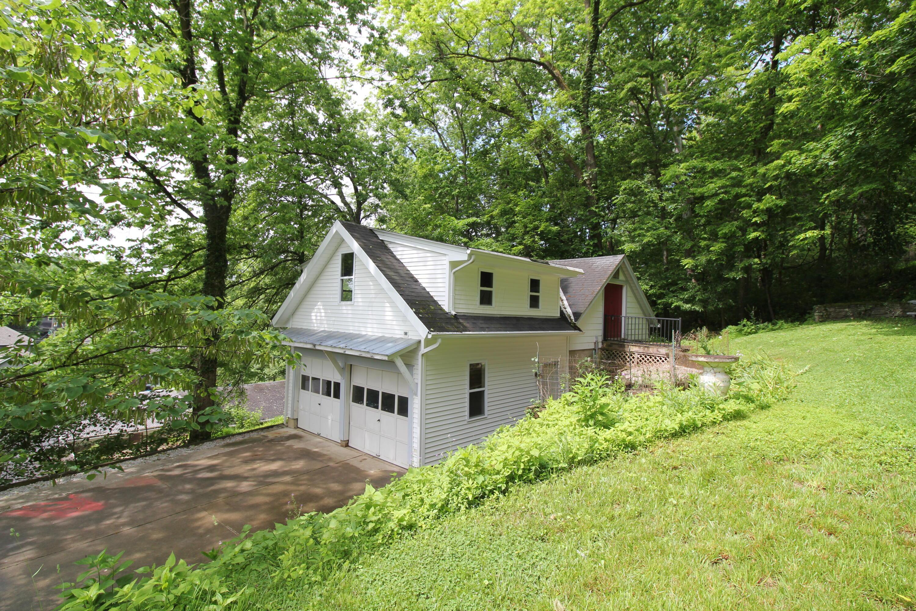 Photo 5 of 22 of 135 Thresher Street house