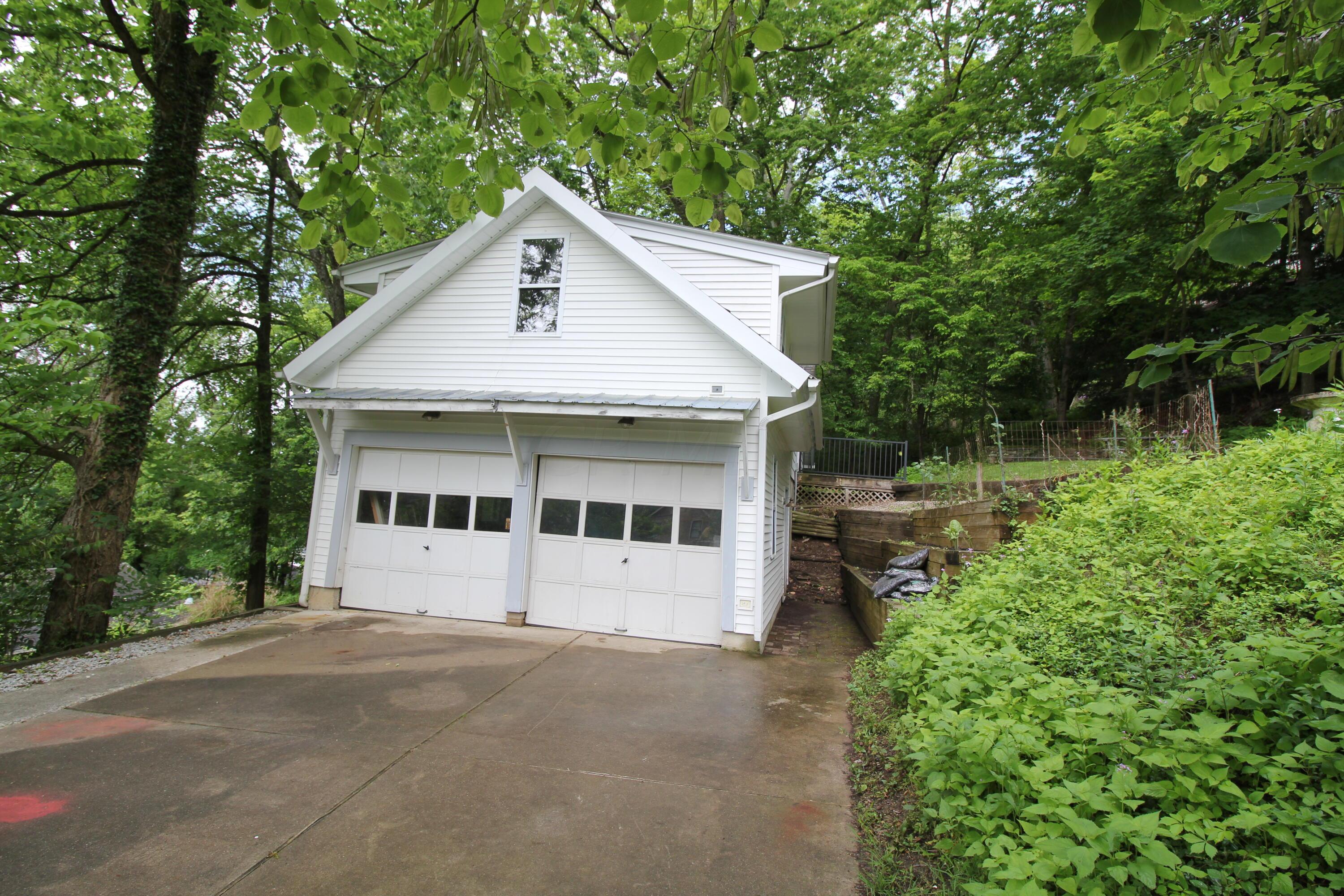 Photo 4 of 22 of 135 Thresher Street house