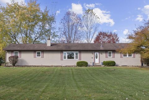 Photo of 10348 York Road SW, Etna, OH 43105 (MLS # 225044341)