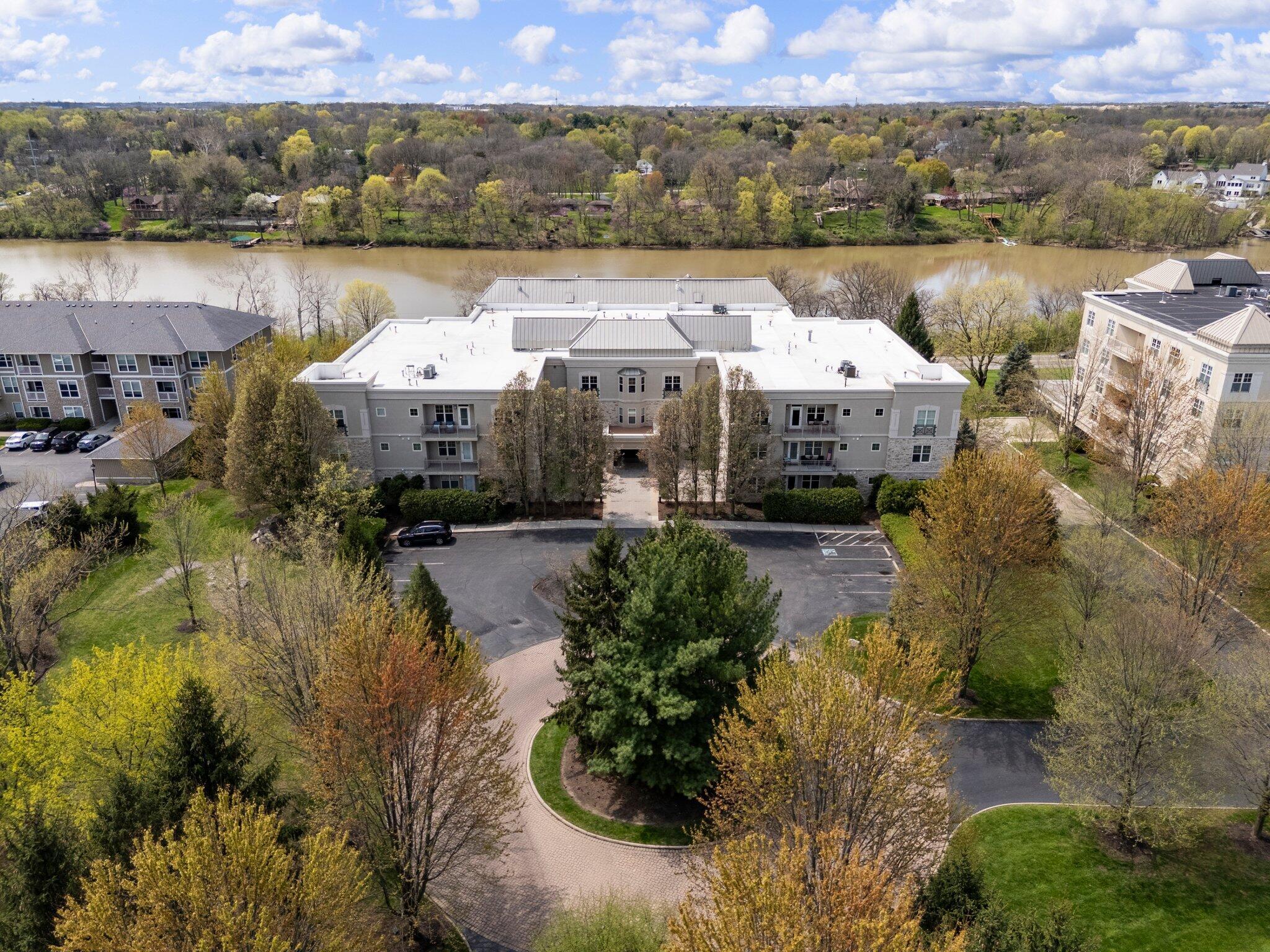 5735 Newbank Circle #303, Dublin, Ohio image 2