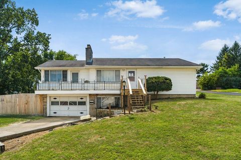 Photo of 552 Summitview Drive, Lancaster, OH 43130 (MLS # 225035908) Photo of 552 Summitview Drive, Lancaster, OH 43130 (MLS # 225035908)