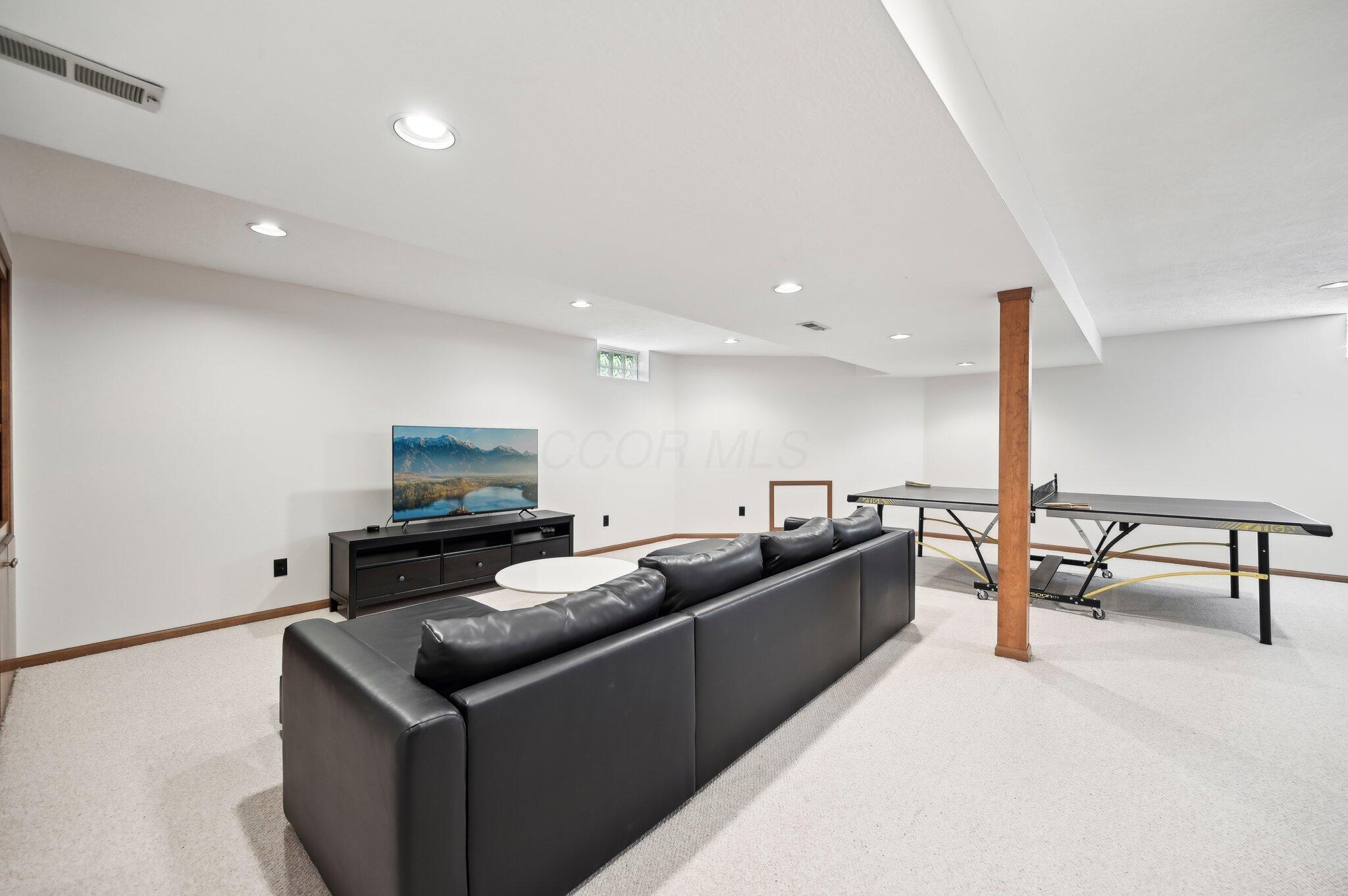 6420 Phoenix Park Drive, Dublin, Ohio image 37