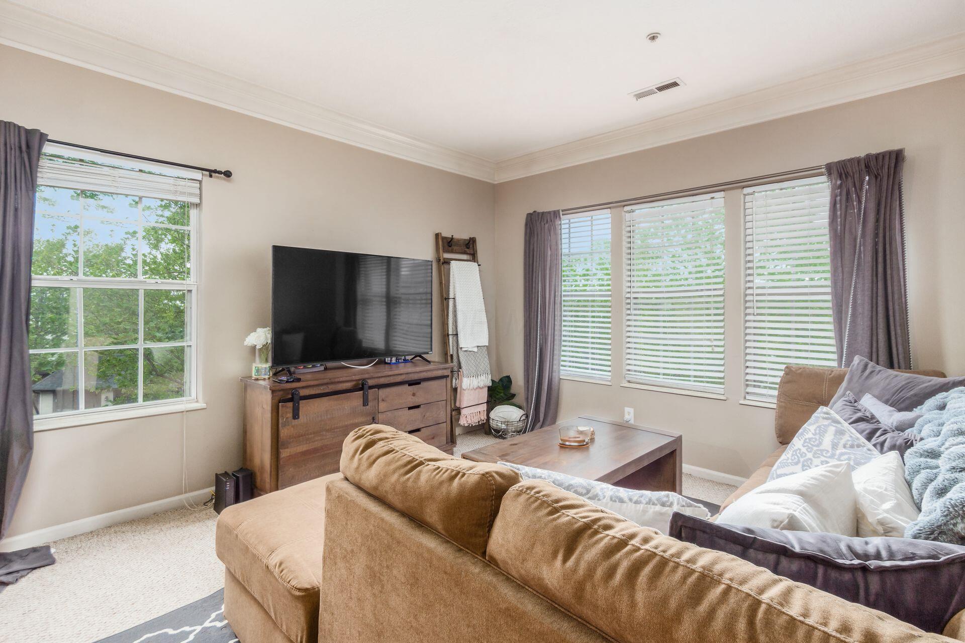 6077 Craughwell Lane, Dublin, Ohio image 4