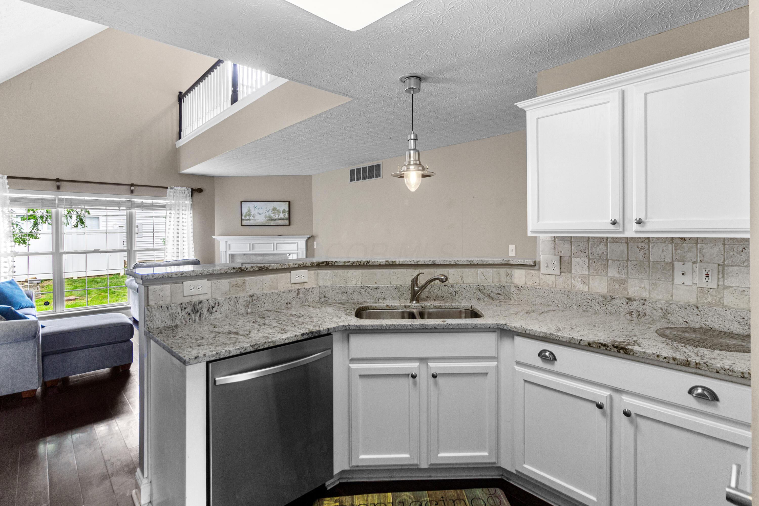 8699 Lazelle Commons Drive, Lewis Center, Ohio image 6