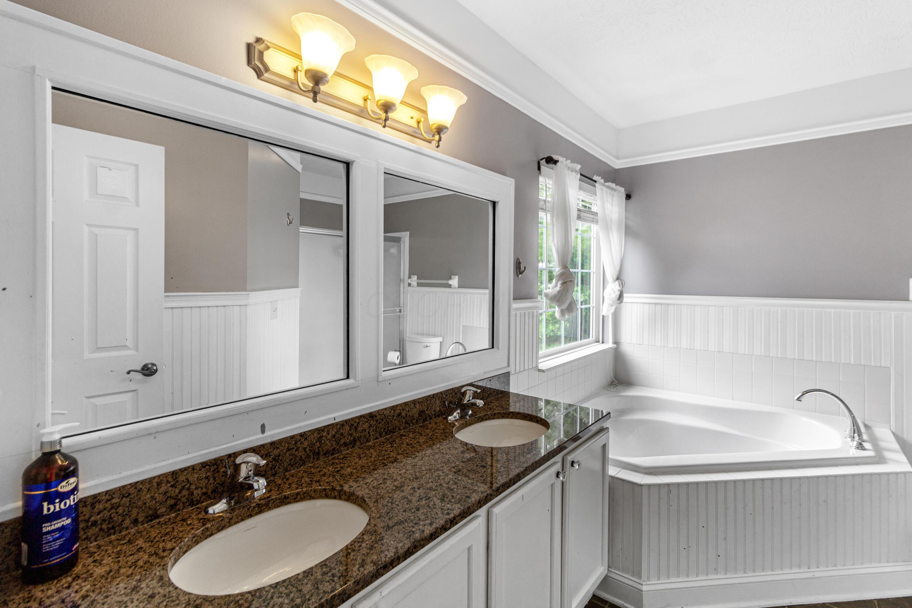 8699 Lazelle Commons Drive, Lewis Center, Ohio image 15