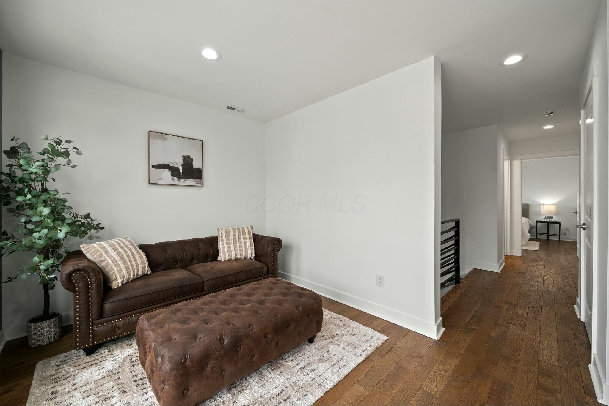 1221 Oak Street, Columbus, Ohio image 28