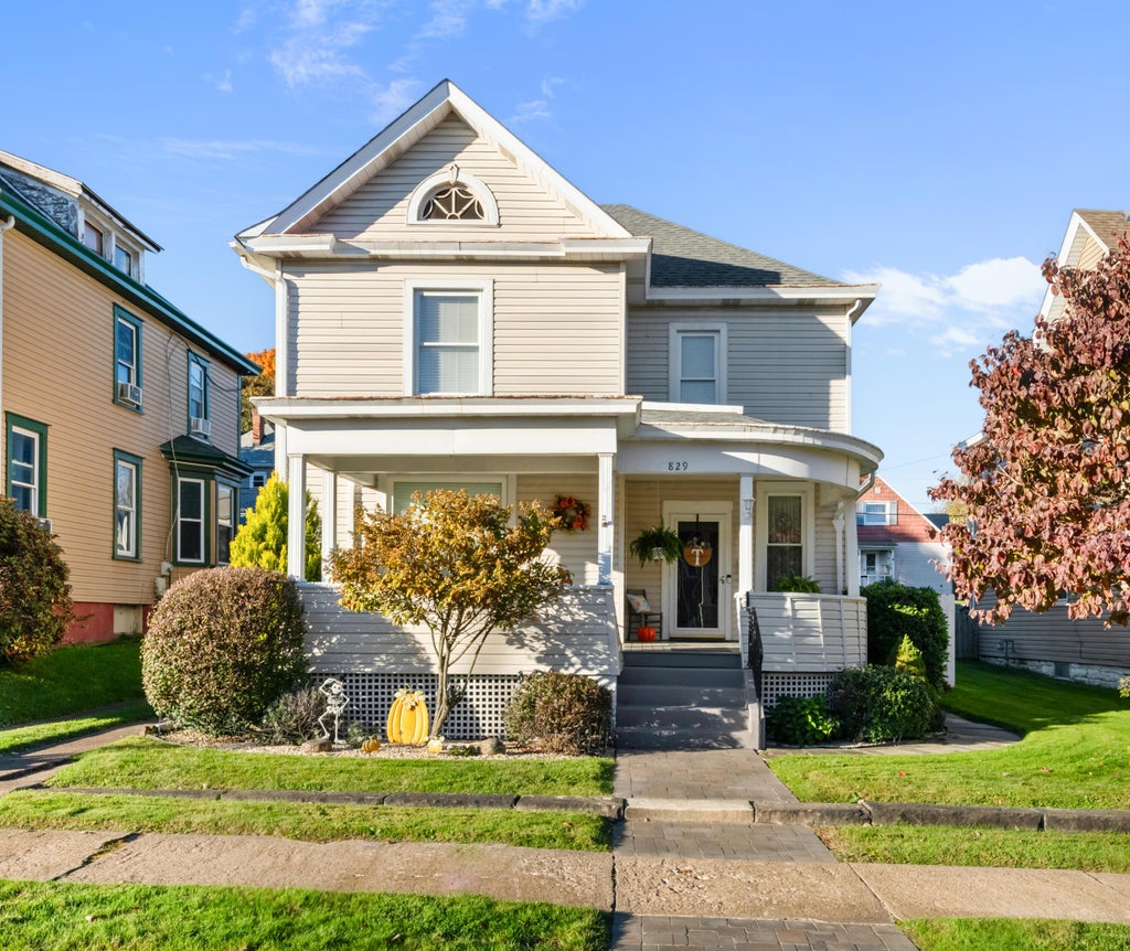 Photo of 829 Orchard Grove Avenue, East Liverpool, OH 43920 (MLS # 226040126)