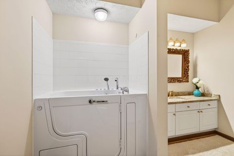 Tiny photo for 4275 Bridgelane Place 30 #30, New Albany, OH 43054 (MLS # 226019088)