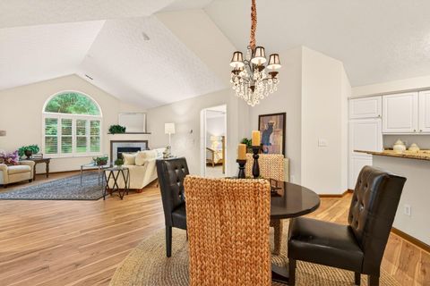 Tiny photo for 4275 Bridgelane Place 30 #30, New Albany, OH 43054 (MLS # 226019088)