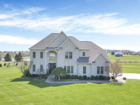 Photo of 8547 Heather Lake Drive NW, Canal Winchester, OH 43110 (MLS # 226011448)