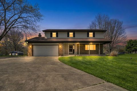 Photo of 2656 Patterson Road SW, Pataskala, OH 43062 (MLS # 226011559)