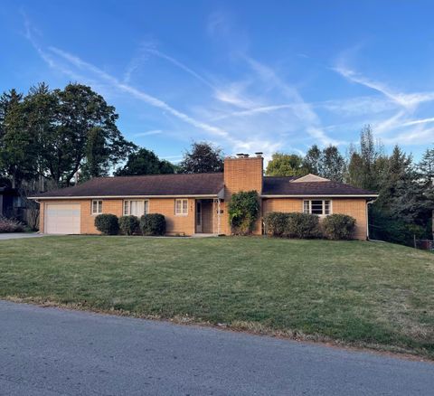 Photo of 365 Pinney Drive, Worthington, OH 43085 (MLS # 225037334)