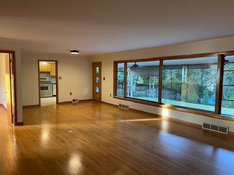 Tiny photo for 365 Pinney Drive, Worthington, OH 43085 (MLS # 225037334)