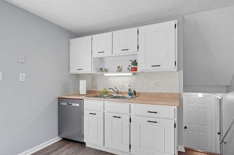 Tiny photo for 3000 Whitlow Road, Columbus, OH 43232 (MLS # 225036995)