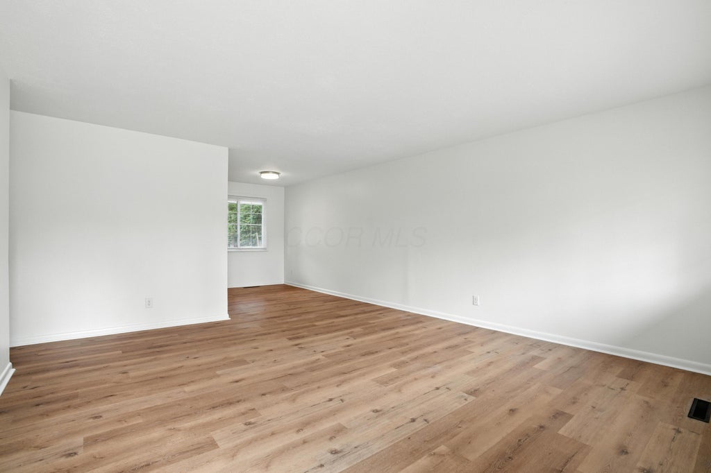 Photo of 188 E Clearview Avenue, Worthington, OH 43085 (MLS # 225033683)