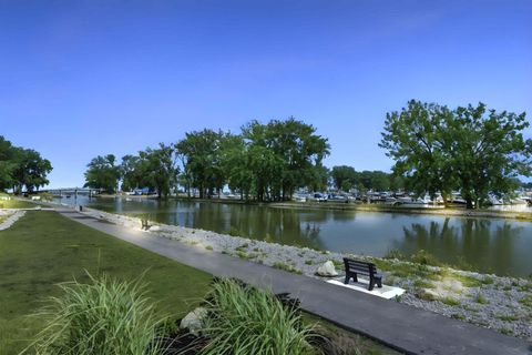 Tiny photo for 10850 E Bayshore Road W Canal #19, Marblehead, OH 43440 (MLS # 226003006)