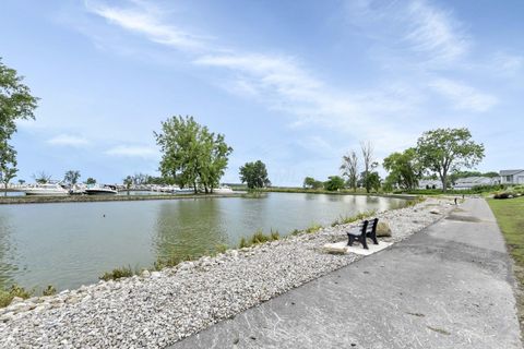 Tiny photo for 10850 E Bayshore Road W Canal #19, Marblehead, OH 43440 (MLS # 226003006)