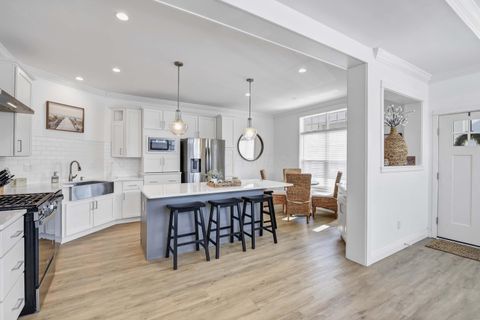 Tiny photo for 10850 E Bayshore Road W Canal #19, Marblehead, OH 43440 (MLS # 226003006)