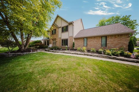 Photo of 1619 Tuscarora Drive, Grove City, OH 43123 (MLS # 226024985)