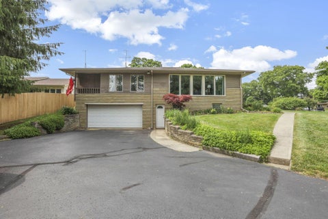Photo of 855 E Village Drive, Newark, OH 43055 (MLS # 226021554)
