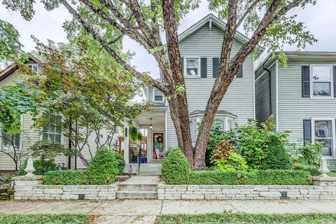 Photo of 1029 Michigan Avenue, Columbus, OH 43201 (MLS # 226011082)