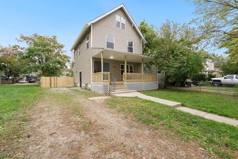 Photo of 226 Clarendon Avenue, Columbus, OH 43223 (MLS # 225040397)