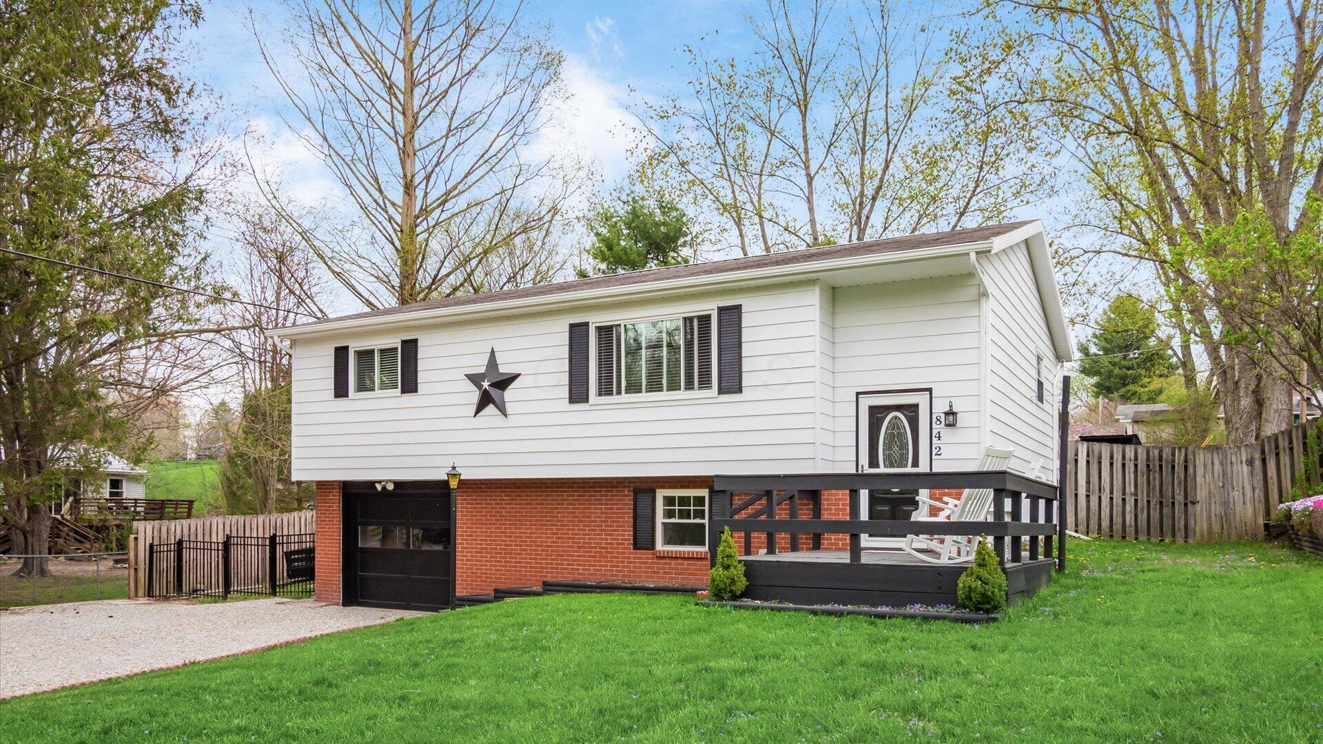 842 Larkspur Drive, Newark, Ohio image 2