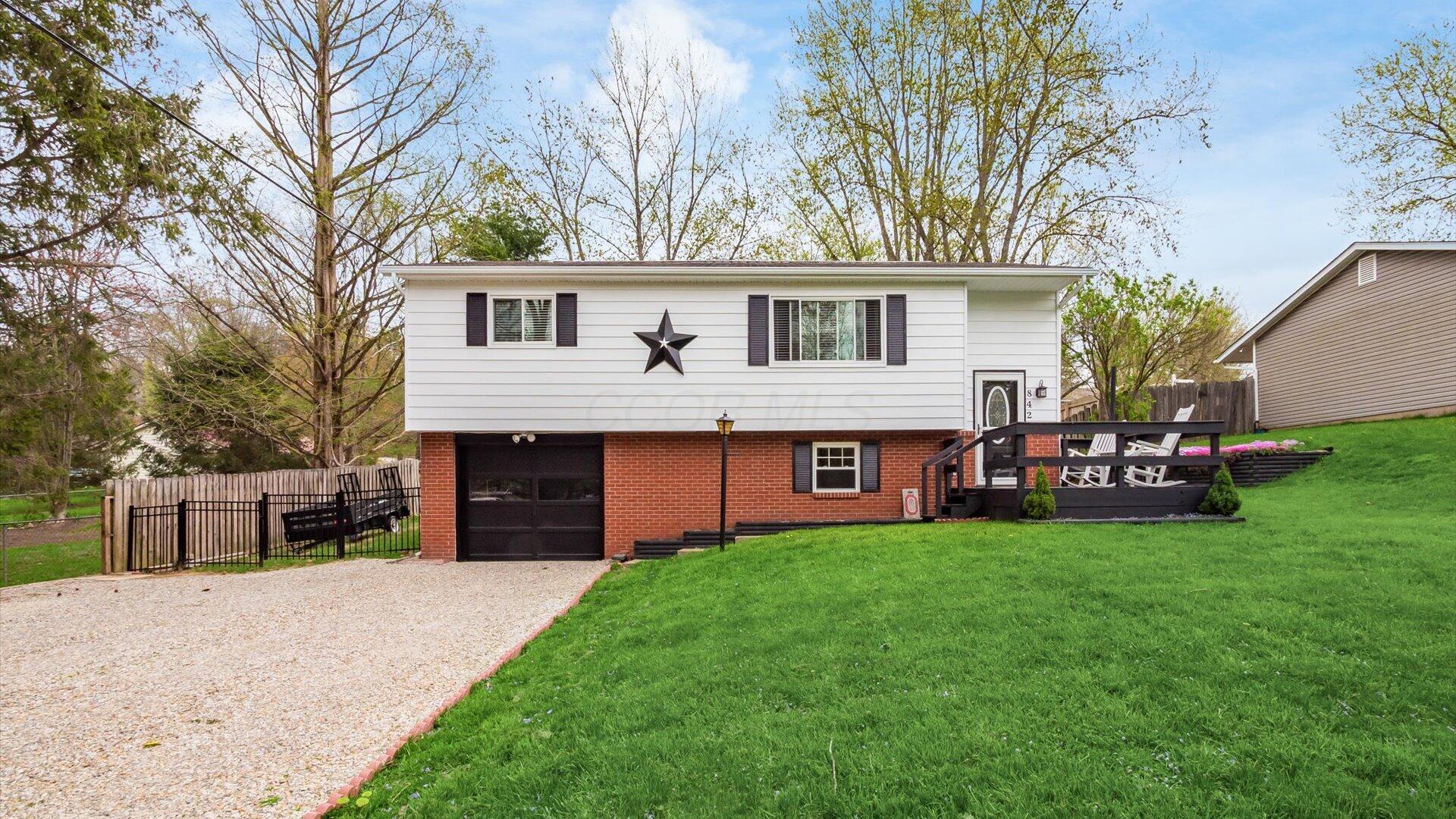 842 Larkspur Drive, Newark, Ohio image 6