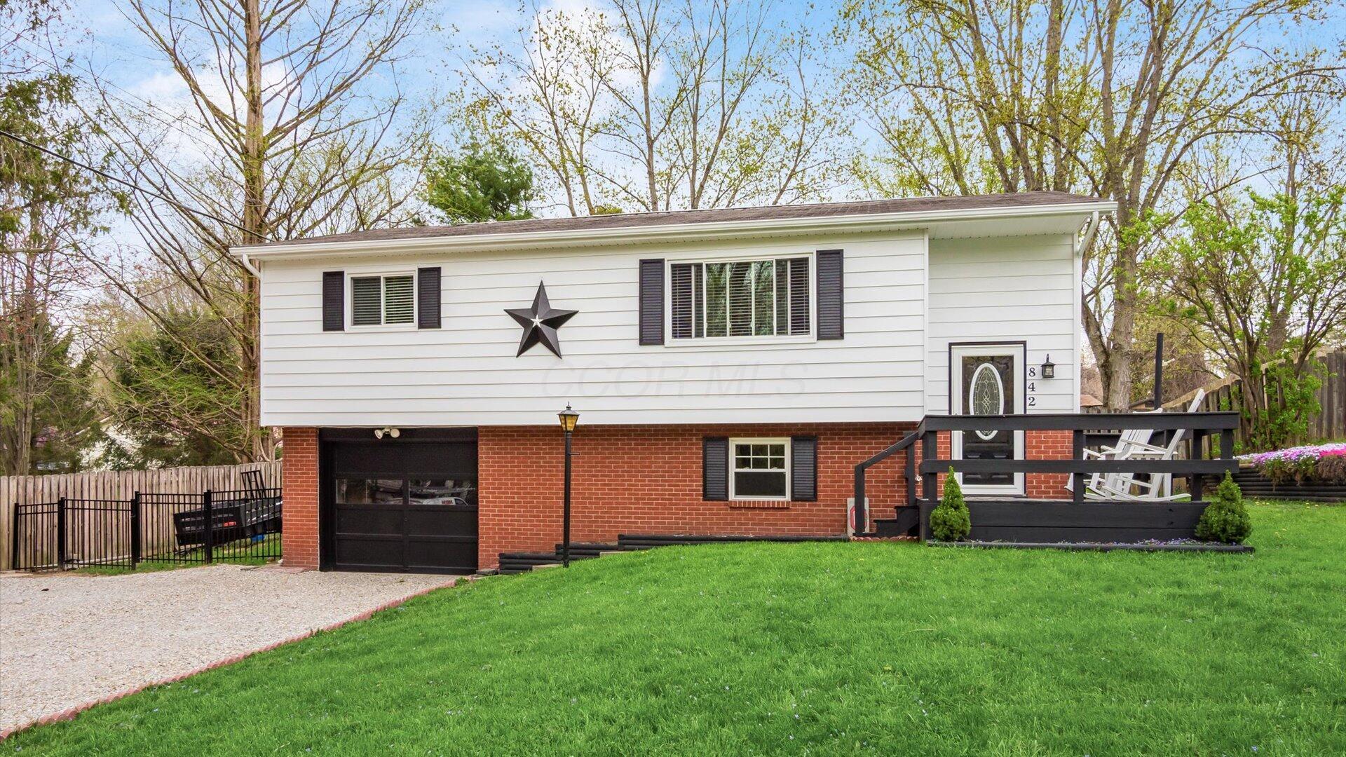 842 Larkspur Drive, Newark, Ohio image 1