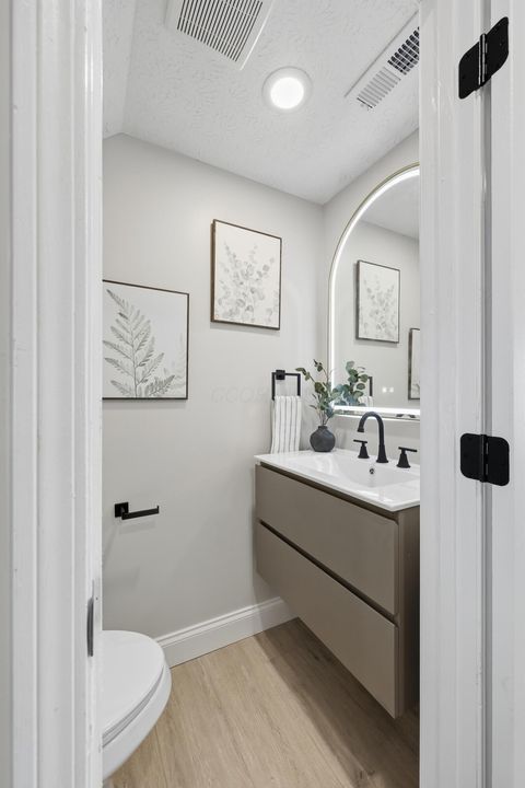 Tiny photo for 6063 Brice Park Drive 14F #14F, Canal Winchester, OH 43110 (MLS # 226005534)