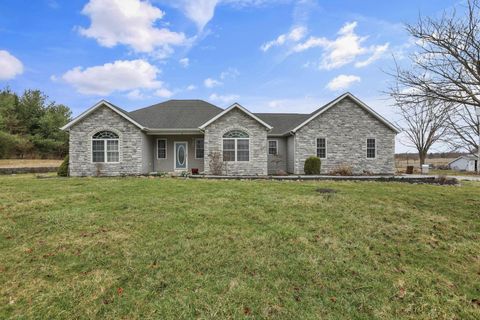 Photo of 5706 Gale Road SW, Pataskala, OH 43062 (MLS # 226006859)