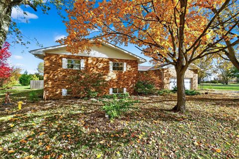 Photo of 3388 Harrisburg Georgesville Road, Grove City, OH 43123 (MLS # 225042262)