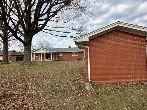 Tiny photo for 2135 N Columbus Street, Lancaster, OH 43130 (MLS # 225045382)