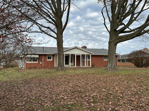 Tiny photo for 2135 N Columbus Street, Lancaster, OH 43130 (MLS # 225045382)