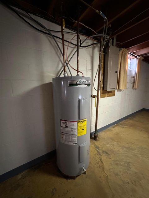 Tiny photo for 2135 N Columbus Street, Lancaster, OH 43130 (MLS # 225045382)