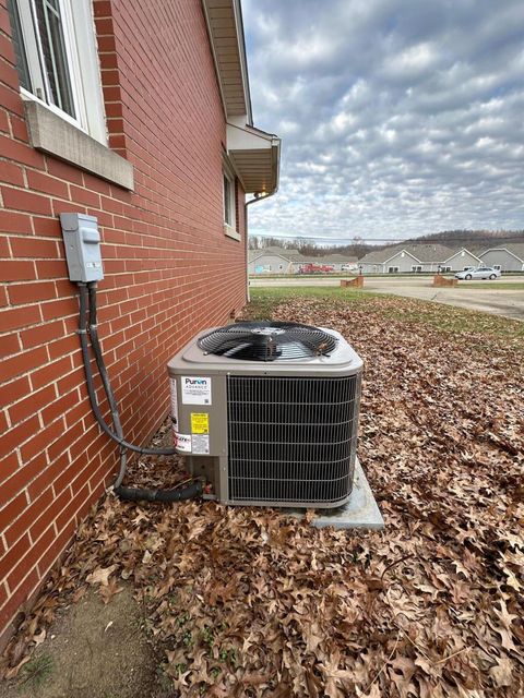 Tiny photo for 2135 N Columbus Street, Lancaster, OH 43130 (MLS # 225045382)