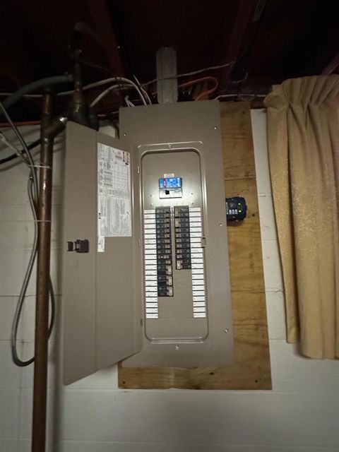 Tiny photo for 2135 N Columbus Street, Lancaster, OH 43130 (MLS # 225045382)