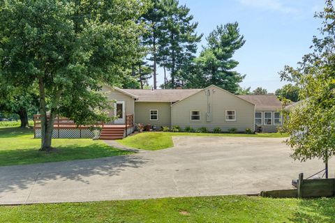 Photo of 11791 Mcmanis Road, Mount Vernon, OH 43050 (MLS # 225025208)