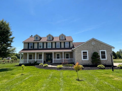 Photo of 421 Warrenpoint Lane, Pataskala, OH 43062 (MLS # 226020589)