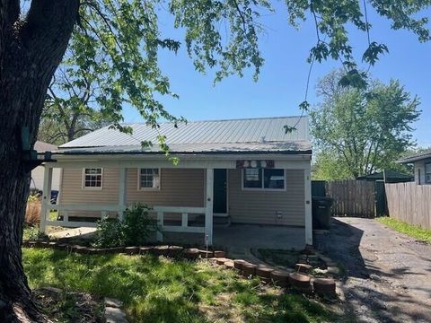 Photo of 589 Basswood Road, Columbus, OH 43207 (MLS # 226014704)