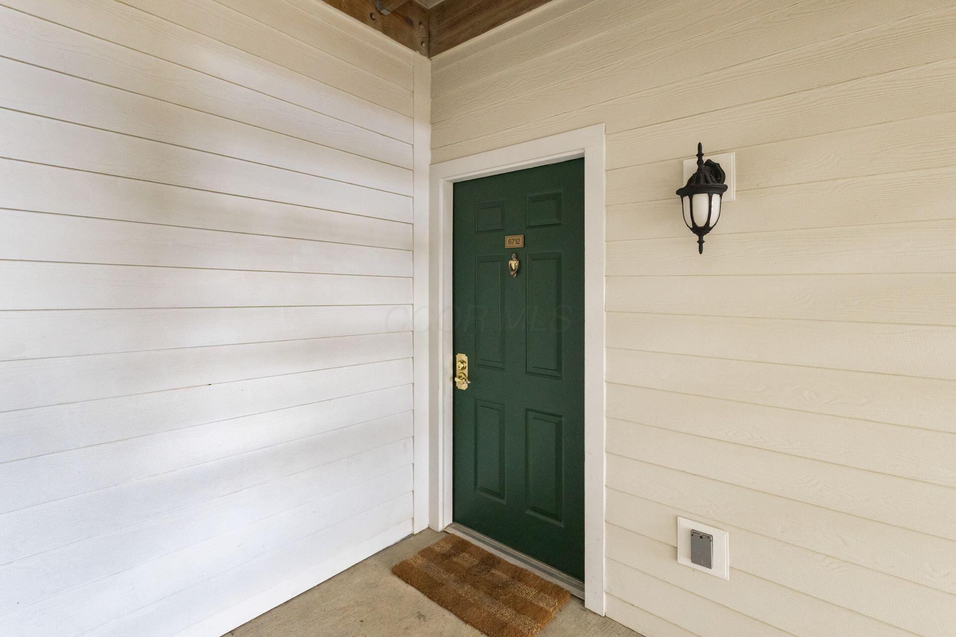 6712 Durwood Lane, Dublin, Ohio image 2
