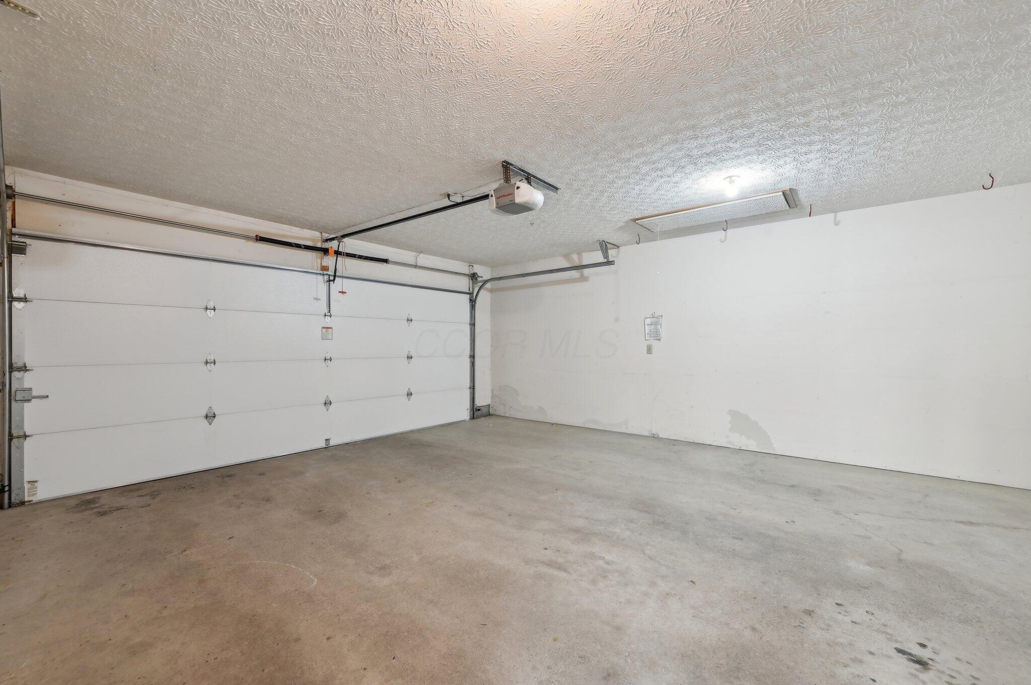 2672 Trottersway Drive, Columbus, Ohio image 23