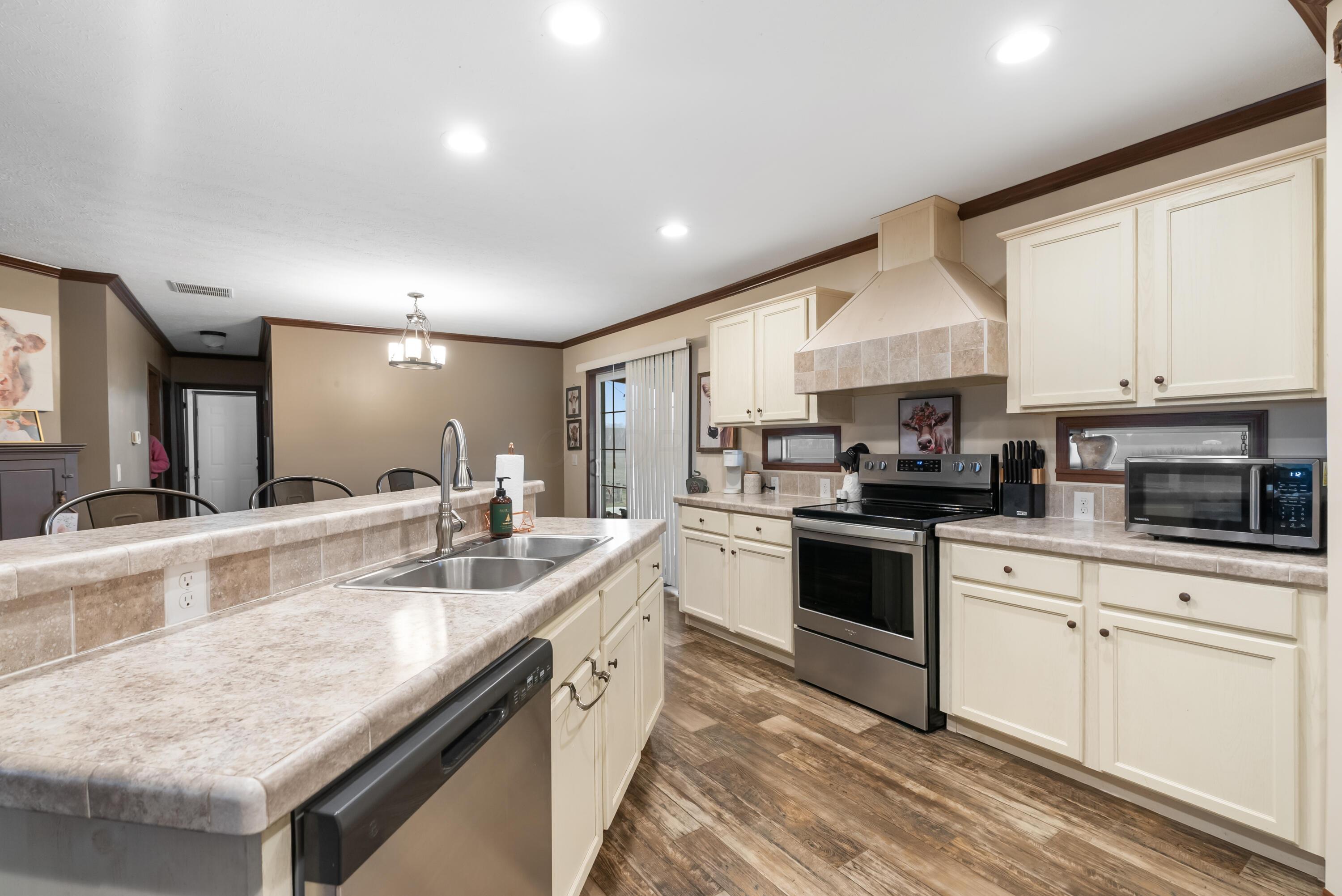 4288 Richland Road, Pleasantville, Ohio image 8