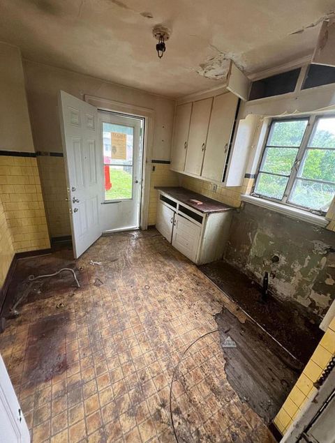 Tiny photo for 2230 Cleveland Avenue, Columbus, OH 43211 (MLS # 225044698)